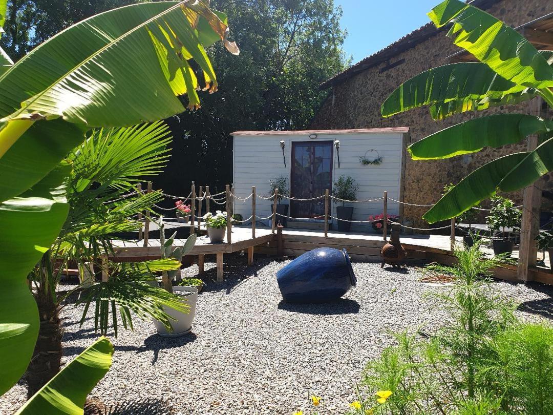 La Maison Ronde Acomodação com café da manhã Saint-Quentin-sur-Charente Exterior foto